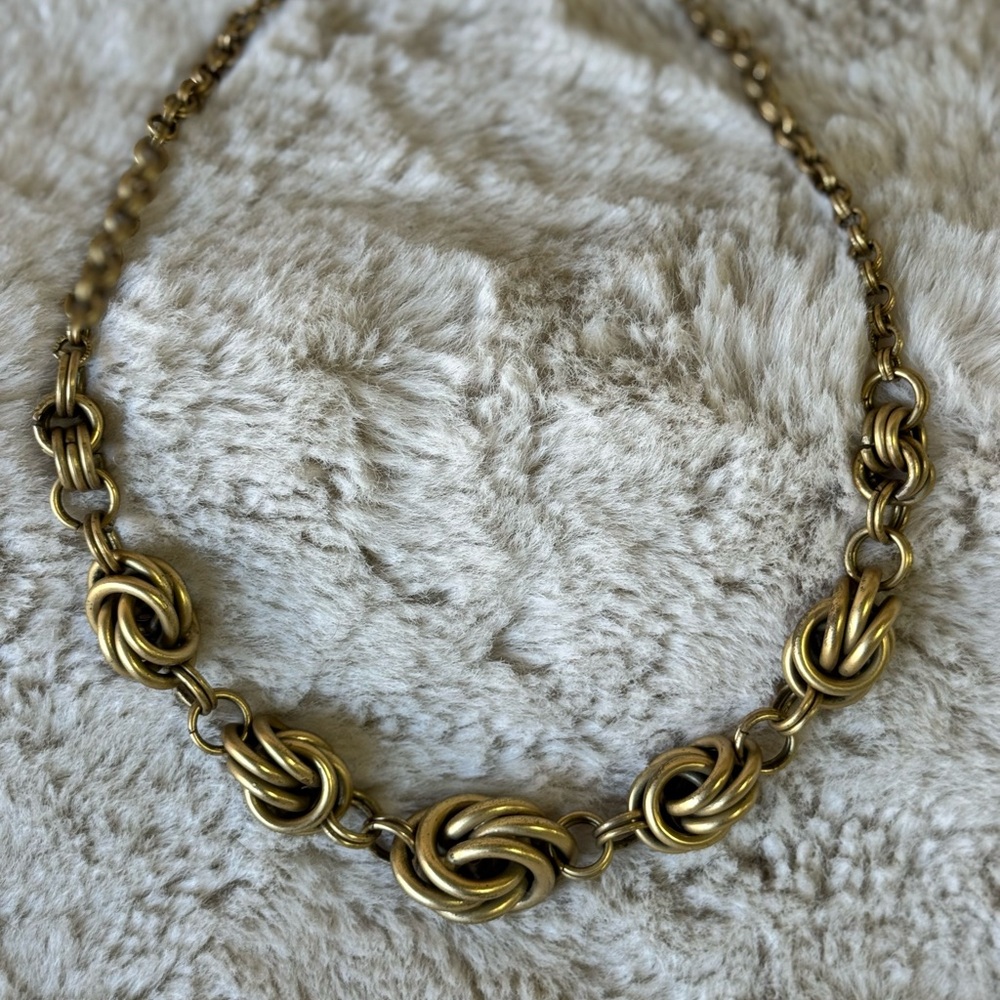 Elegant Gold Knot Necklace